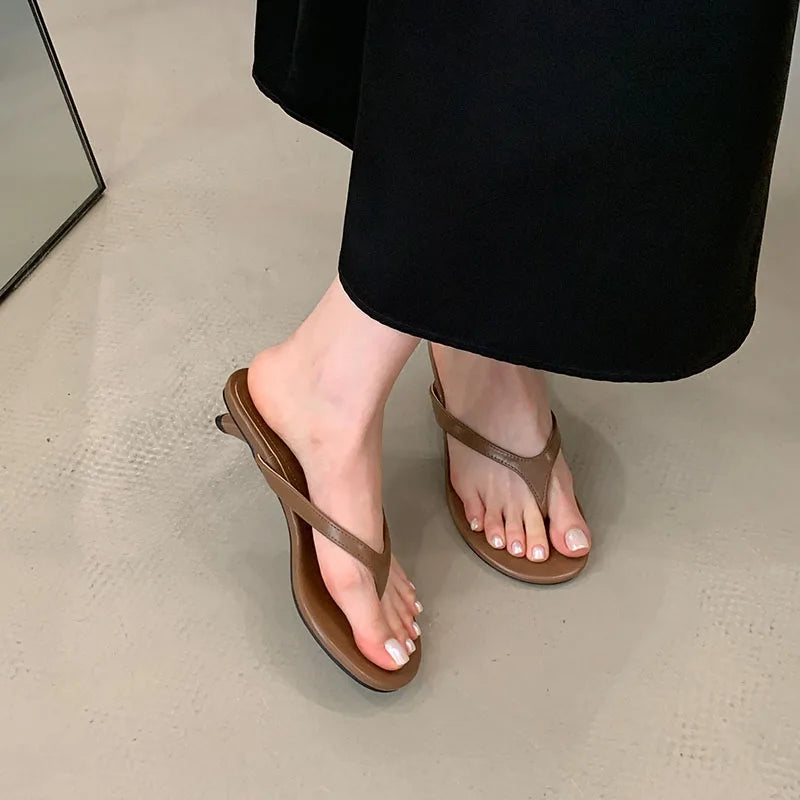 sandália salto baixo moda dedo