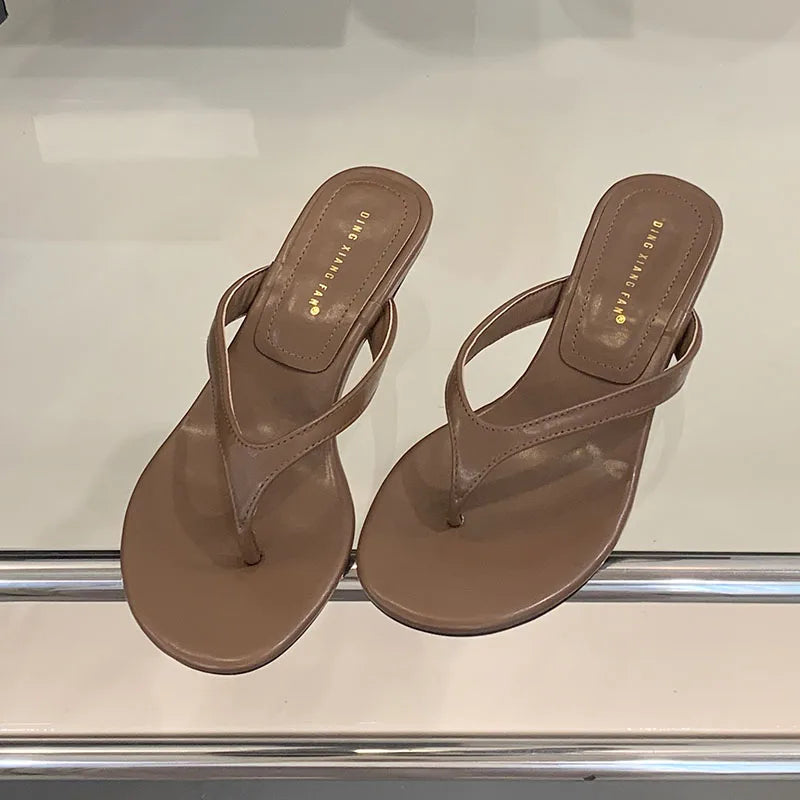 sandália salto baixo moda dedo